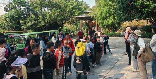 把森林变成课堂:“荒野求生大自然指北针”活动新闻稿312