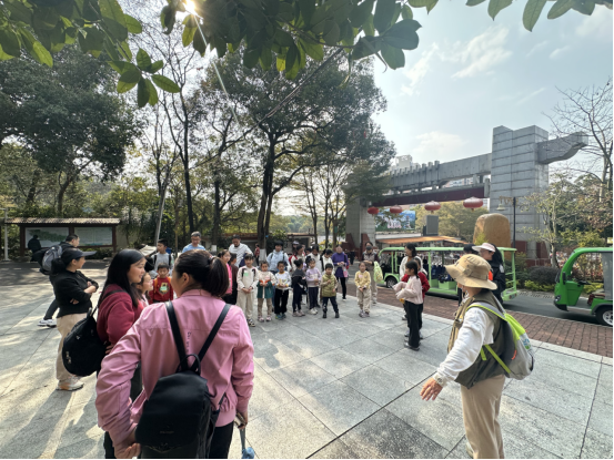 20260117“儿童友好 绿美童行”之“大树过冬的密码”亲子户外课堂新闻稿388