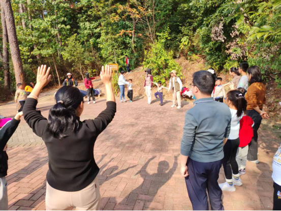 20260117“儿童友好 绿美童行”之“大树过冬的密码”亲子户外课堂新闻稿771